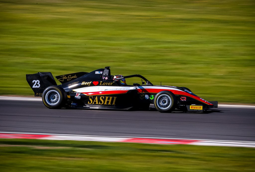 Solid GB4-debut for Luca Magnussen
(Foto: Lewis Brown)